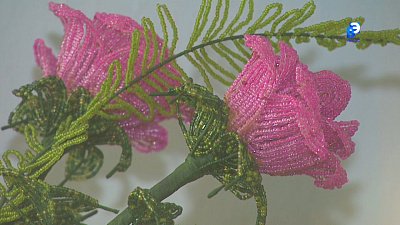 Миасская мастерица плетёт шедевры из бисера