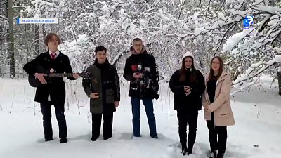 Школьники участвует в патриотическом конкурсе