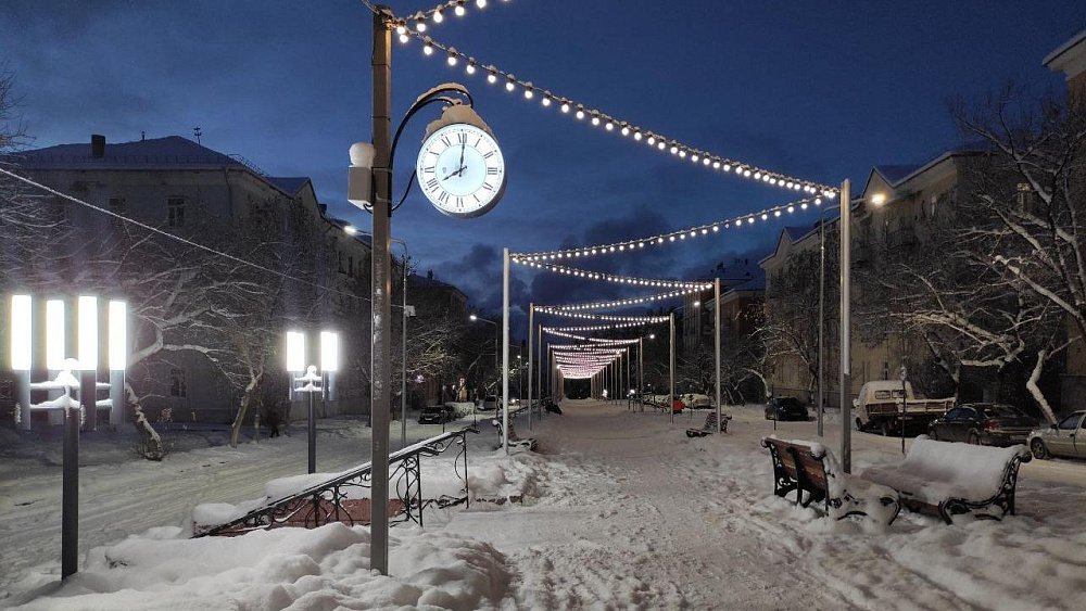 Ретрочасы стали изюминкой обновленной Аллеи Ленина в Трехгорном