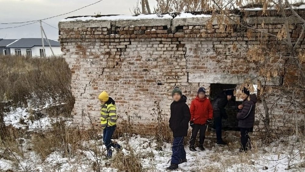 Магнитогорцы боятся за жизни играющих в заброшенном здании детей