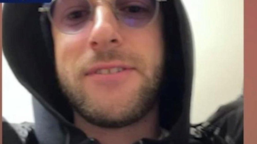 Комика Андрея Бебуришвили оштрафовали за курение в челябинском аэропорту