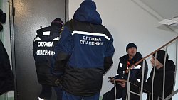 В Челябинске мужчина погиб, выпав из окна восьмого этажа