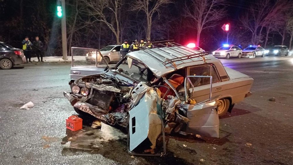 В Челябинске водитель ВАЗа погиб в ДТП с маршруткой