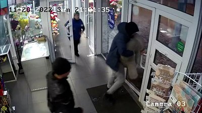 В Магнитогорске неизвестный украл большого плюшевого медведя