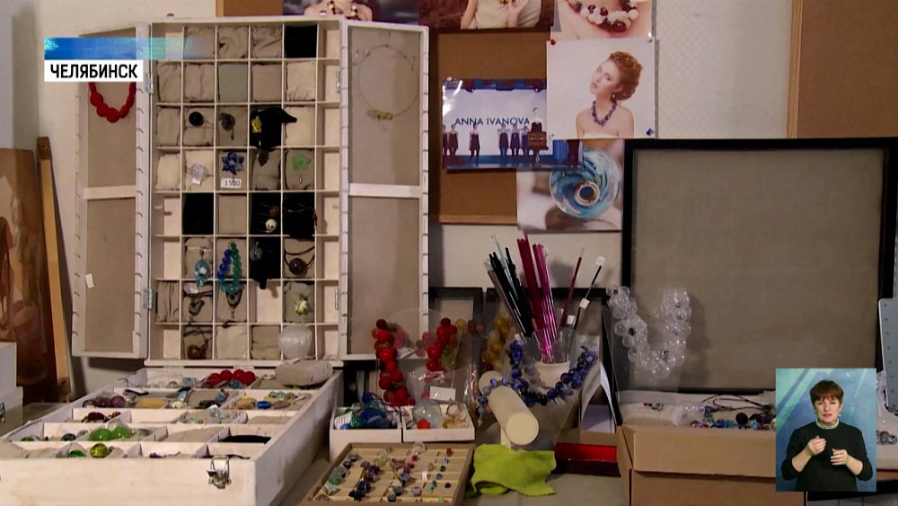 Челябинская художница работает со стеклом