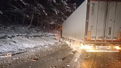 Девушка за рулем Lada выжила при столкновении с фурой в Челябинской области