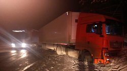 Девушка за рулем Lada выжила при столкновении с фурой в Челябинской области