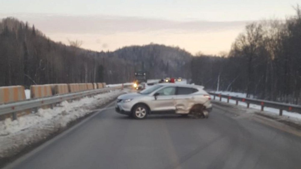 Три легковушки столкнулись на трассе в Челябинской области