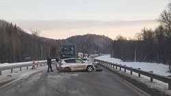 Три легковушки столкнулись на трассе в Челябинской области
