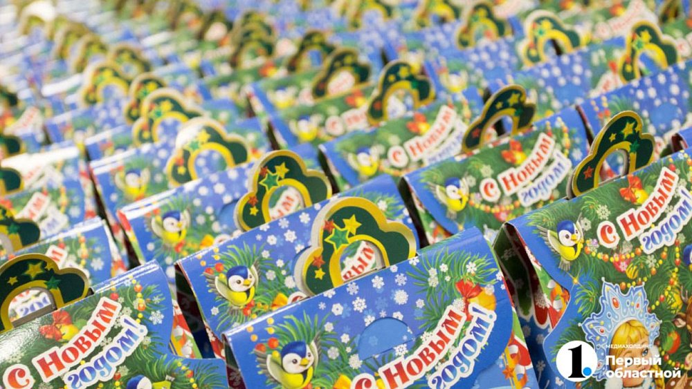 Челябинские учителя собирают новогодние подарки мобилизованным выпускникам