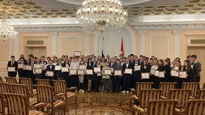 90 одаренных детей Челябинской области получили губернаторскую премию