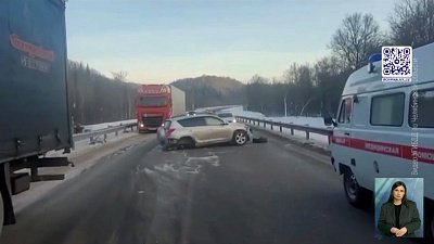 На трассе столкнулись три автомобиля