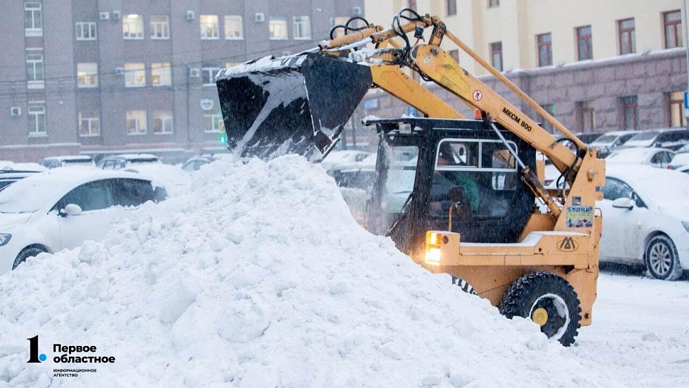Челябинск встает в пробках из‑за снегопада
