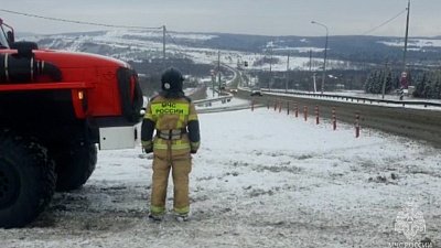 В Челябинской области сотрудники МЧС проводят мониторинг обстановки на опасных участках трассы М-5