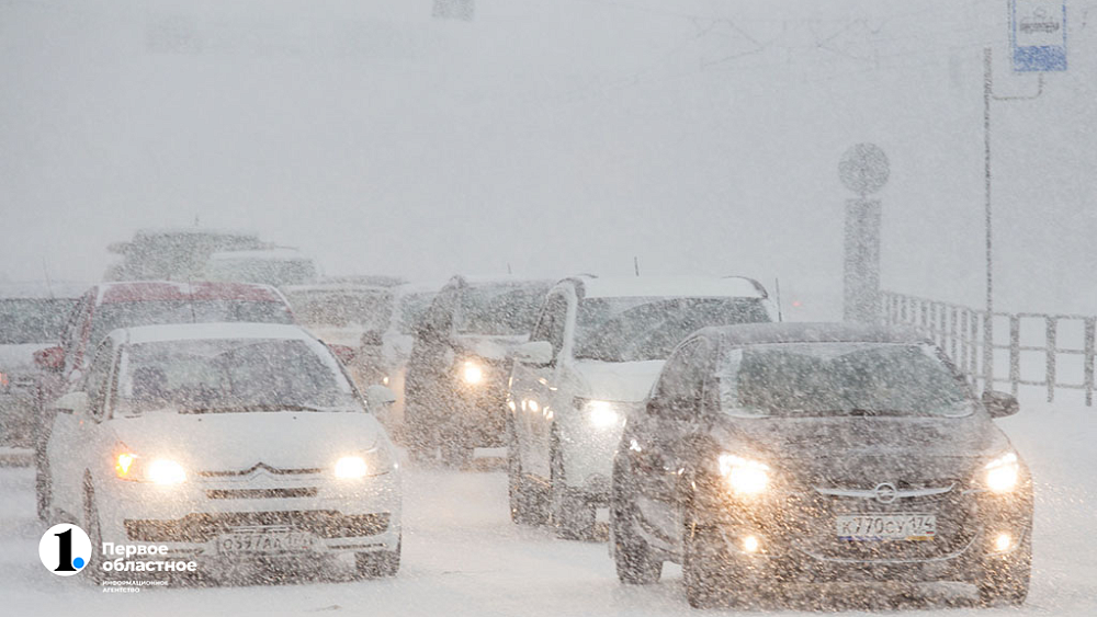 Из-за снегопада Челябинск встал в девятибалльных автомобильных пробках