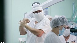 «Не люблю простой жизни»: история главного детского нейрохирурга Челябинской области