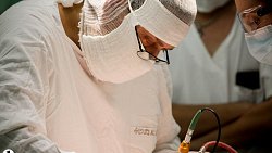 «Не люблю простой жизни»: история главного детского нейрохирурга Челябинской области