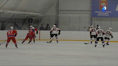 «ЦСКА» и «Трактор» встретились на льду стадиона Труд