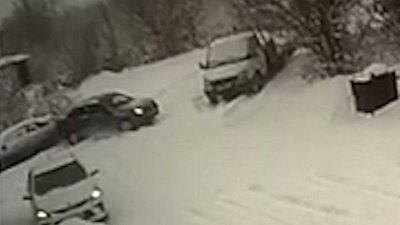 В Магнитогорске водитель ударил другую машину и скрылся с места ДТП