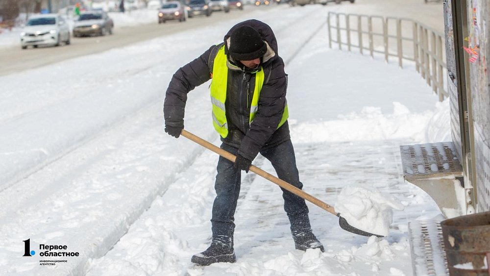 Более двух тысяч человек вышли на уборку снега в Челябинске