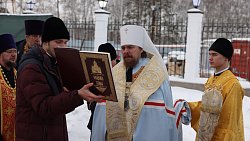 Митрополит Алексий освятил колокола в храме Томино