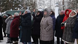 Митрополит Алексий освятил колокола в храме Томино