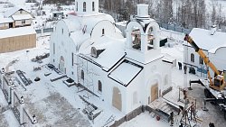 Митрополит Алексий освятил колокола в храме Томино