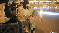 В Челябинске в парке имени Терешковой открыли ледовый каток