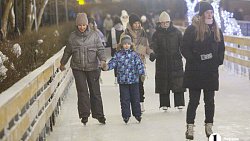 В Челябинске в парке имени Терешковой открыли ледовый каток