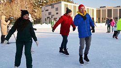 В Челябинске провели праздничное открытие катка на «Лыжной базе»