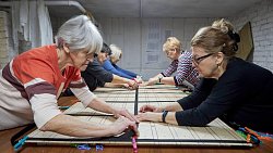 Алексей Текслер встретился с участницами благотворительного сообщества «Шьем нашим»