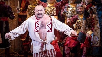 Челябинский силач Эльбрус Нигматуллин сыграл роль богатыря в опере «Садко»