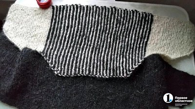 Пенсионерка из Златоуста вяжет и отправляет мобилизованным пояса из собачьей шерсти