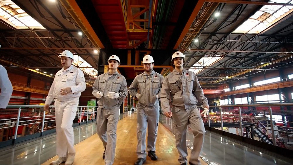 Игроки «Трактора» отработали смену на заводе