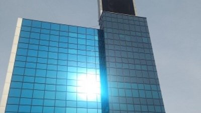 Из-за задымления в здании «Фортума» в центре Челябинска на улицу эвакуировались 400 человек