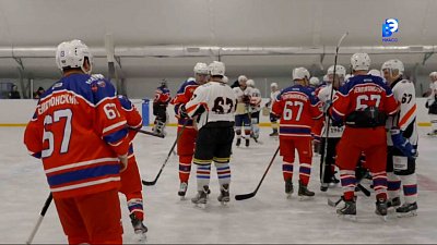 Звёзды хоккея играют на миасском льду