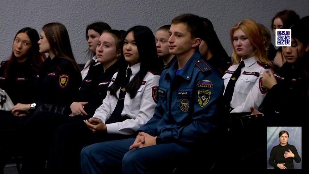 Студентов юридического колледжа наградили