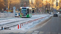 Оранжевые столбики против снега: кто должен чистить обособления трамвайных путей в Челябинске