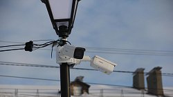 В Копейске смонтировали новые камеры наблюдения и топиарии из искусственной травы