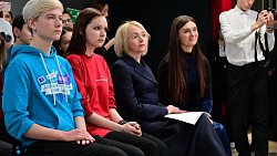 Алексей Текслер встретился с первыми активистами Российского движения детей и молодежи