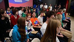 Алексей Текслер встретился с первыми активистами Российского движения детей и молодежи