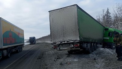 В Челябинской области сотрудники Госавтоинспекции помогли водителям грузовиков