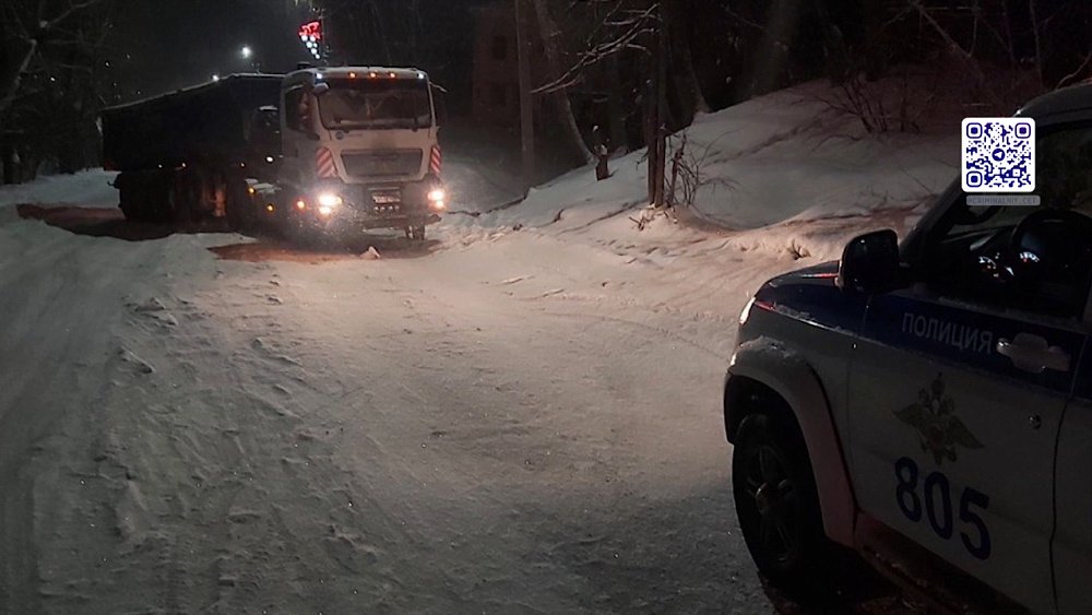 Автоинспекторы помогли шоферам