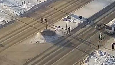 В Челябинске водитель врезался в островок безопасности