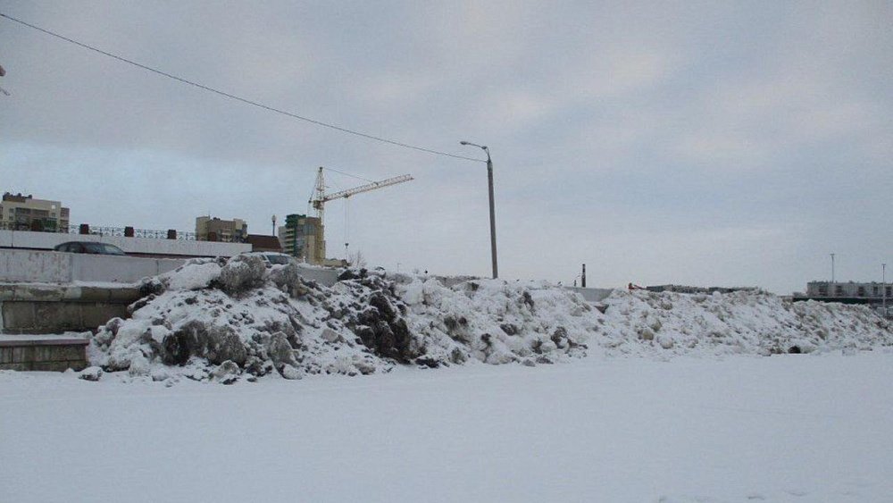 В Челябинске компания выплатила 100 тысяч рублей за сброс снега в реку