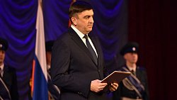 Златоустовцам вручили указ президента о присвоении звания «Город трудовой доблести»