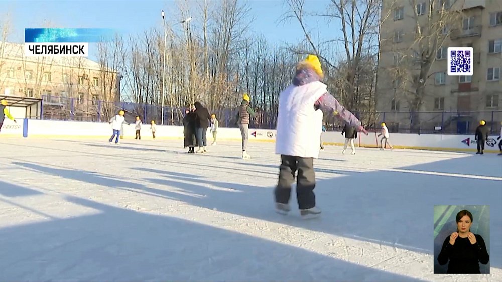 В Челябинске бесплатно учат играть в хоккей