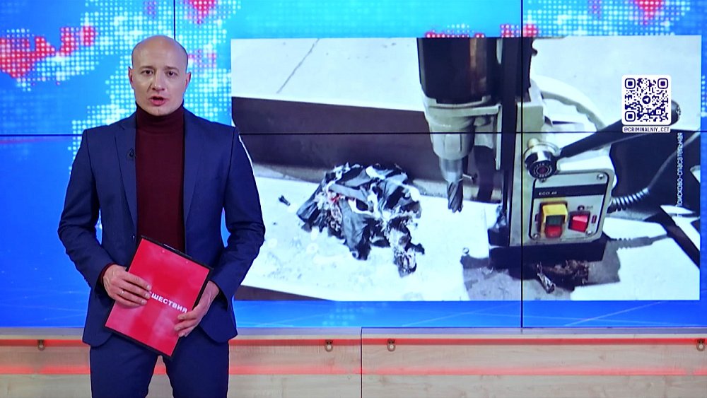 Рабочему на заводе зажало руку