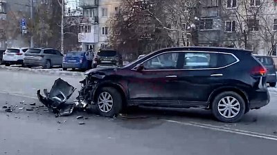 В центре Челябинска столкнулись две иномарки