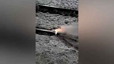 Челябинцы жалуются на искрящиеся рельсы